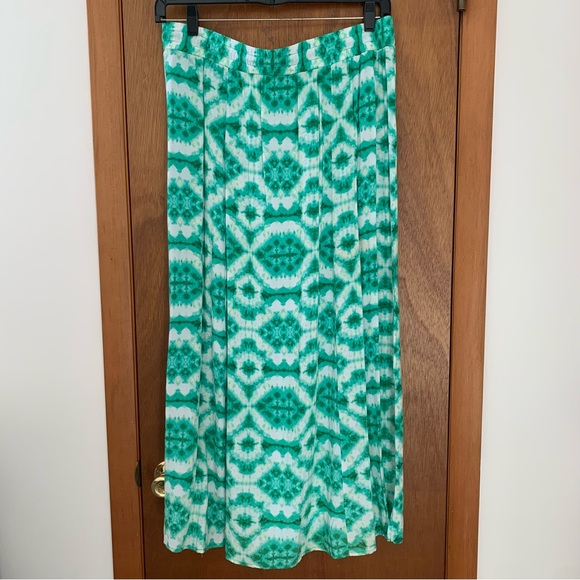 Women’s 1X AGB WOMAN Green Tie Dye Print Pull On Maxi Skirt Side Slits Rayon EXC - Picture 11 of 12